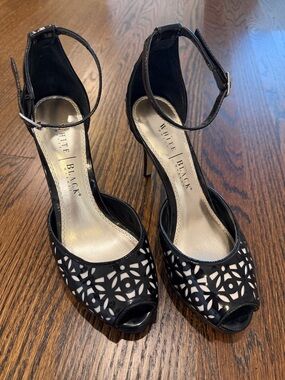 White House Black Market Black & White Cutout Peep-Toe Ankle-Strap Heels Size 8